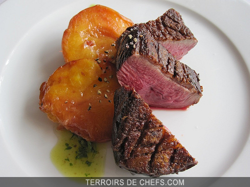 Magret de canard aux pêches